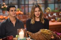 Scorpion – Dieses Thanksgiving wird für Walter (Elyes Gabel, l.), Paige (Katharine McPhee, r.) und das restliche Team nicht ganz so entspannt, wie sie gehofft hatten ...