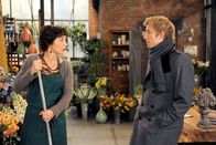 Rote Rosen – ARD ROTE ROSEN FOLGE 1454 Uhr im ERSTEN. Merle (Anja Franke, l.) wird stutzig, als Mick (Tobias Rosen, r.) ihr von Gunters seltsamen Verhalten berichtet.