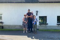 Ich, Bauer – Familie Rodlauer (v.li.: Franz, Irma, Resi und Johann) mit Hofübergeberin Angelika Lemmerer (l.)