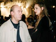 Tatort – SWR Fernsehen TATORT, "Bienzle und der Todesschrei" Uhr. Bienzle (Dietz-Werner Steck) vermutet, dass Lehrerin Manu Reich (Sophie von Kessel) nicht nur aus Vorliebe für Heavy Metal im Nevermore-Konzert ist, um einen Abschied vom toten Florian zu zelebrieren.