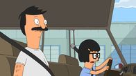 Bob's Burgers – Bob (l.) erlaubt Tina (r.), mit seinem Auto zu fahren. Als sie dann einen Unfall baut, machen sie Bekanntschaft mit einem schmierigen Versicherungsvertreter ...