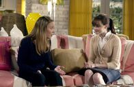 Gilmore Girls – Liza Weil (Paris, li.), Alexis Bledel (Lorelai 'Rory' Leigh Gilmore).