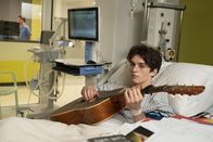 Kindeswohl – Adam (Fionn Whitehead) lehnt als Zeuge Jehovas die rettende Bluttransfusion ab.