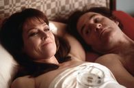 Der Eissturm – Ben Hood (Kevin Kline) hat eine trostlose Affäre mit seiner Nachbarin Janey Carver (Sigourney Weaver).
