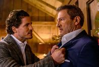 Sturm der Liebe – Tom (Milan Marcus, l.) provoziert einen Streit mit Christoph (Dieter Bach, r.).