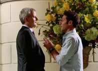 Royal Pains – Gespanntes Verhältnis: Campbell Scott als Boris Kuester von Jurgens-Ratenicz, Mark Feuerstein als Dr. Hank Lawson