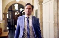 Die Heiland - Wir sind Anwalt – ARD DIE HEILAND - WIR SIND ANWALT, III. Staffel mit 13 neuen Folgen ab (02.11.21), immer dienstags um 20.15 Uhr im Ersten. Peter Fieseler spielt Ben Ritter