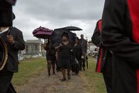 American Horror Story – Der Tod vieler Hexen schweißt sogar ärgste Feinde zusammen ...