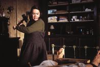 Misery – Greift zu besonders drastischen Mitteln, um ihre Geißel am Weglaufen zu hindern: Annie (Kathy Bates)