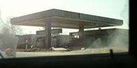 Hell – Ob der Apokalypse ist die Infrastruktur im Land zusammengebrochen.