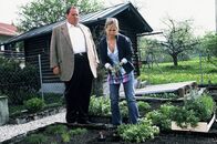 Der Bulle von Tölz – Benno (Ottfried Fischer) erzählt Regula (Bojana Golenac) von Liebnitz Verhaftung und verdächtigt auch sie.