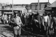 Das Rote Imperium – Während der Herrschaftszeit Stalins waren rund 20 Millionen Menschen in den Straf- und Arbeitslagern des Gulags inhaftiert. Die genaue Anzahl der Todesopfer ist unbekannt.