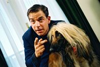 Cappuccino zu dritt – Das Einzige, was Riccardo Rizzi (Florian Fitz) wirklich liebt, ist sein Hund.