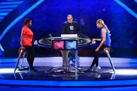 Schlag den Star – Schlag den Star Motsi Mabuse(l.), Elton, Laura Karasek Sendung 70 vom 23. Juli 2022, 20.15 Uhr Live auf ProSieben Foto: