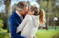 Sturm der Liebe – Erik (Sven Waasner, l.) und Yvonne (Tanja Lanäus, r.) kommen zusammen.