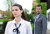 Sturm der Liebe – ARD STURM DER LIEBE FOLGE 1563 Uhr im ERSTEN. Elena (Lili Gesler, l.) lässt Nils (Florian Stadler, r.) abblitzen: Er soll zu seiner Familie nach Italien reisen.