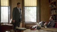 Elementary – Sherlock Holmes (Jonny Lee Miller, r.) ermittelt in einem neuen Fall und stößt dabei auf Jim Fowkes (Craig Bierko, l.). Doch hat er wirklich etwas damit zu tun?; Sherlock Holmes (Jonny Lee Miller, r.) ermittelt in einem neuen Fall und stößt dabei auf Jim Fowkes (Craig Bierko, l.). Doch hat er wirklich etwas damit zu tun?