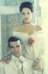 Original Sin – Ohne sie zu kennen, heiratet Luis Antonio Vargas (Antonio Banderas) Julia Russell (Angelina Jolie).