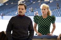 I, Tonya – Ihr Mann Jeff (Sebastian Stan) ist in Sorge: Vor einem Wettkampf in Portland erhält Tonya (Margot Robbie) eine Drohung.