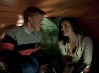 Schloss Einstein – Mary (Sophie Imelmann) und Phillip (Jacob Gunkel) wollen ihr erstes Mal miteinander verbringen.