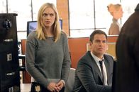 Navy CIS – Das Team um Bishop (Emily Wickersham, l.) und Tony (Michael Weatherly, r.) macht sich auf die Suche nach einem Terroristen ...