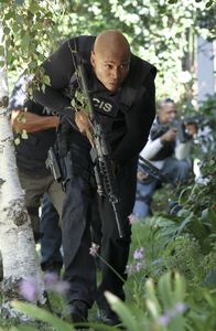 Navy CIS: L.A. – Das Team führt die Ermittlungen zum Tod eines CIA-Agenten fort und stößt dabei auf einen gefährlichen Kreis russischer Superspione. In einem Wettlauf gegen die Zeit riskiert Sam (LL Cool J), dass ein Geheimnis gelüftet wird ...