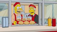 Die Simpsons – Grampa (l.); Augustus Redfield (r.)
