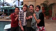 Big Time Rush – Carlos PenaVega als Carlos Garcia (l.), Kendall Schmidt als Kendall Knight (2.v.l.)
