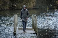 Safe House – Trotz größter Bemühungen der Polizei kommt Michael Collersdale (Peter Ferdinando) immer mehr auf die Spur von Familie Blackwell.