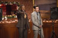 New Girl – Tragen auch Winston (Lamorne Morris, l.) und Schmidt (Max Greenfield, r.) dazu bei, dass Jess und Nicks Hochzeit alles andere als harmonisch verläuft?