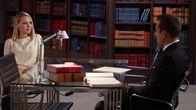 Suits – Harvey (Gabriel Macht) misstraut Samantha (Katherine Heigl). Er glaubt, dass sie nicht ehrlich spielt und gegen die Interessen der Kanzlei handelt.
