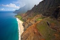 Die Entstehung der Erde – Palmen, Strand und kristallklares Wasser. Hawaii ist als irdisches Paradies bekannt. Mitten im Pazifik sind die Ursprünge der Insel-Entstehung bis heute ein Rätsel.