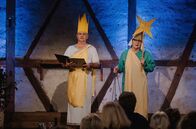 Comedy Scheune – v.l.n.r.: Alois und Elsbeth Gscheidle (Marcus Neuweiler und Birgit Pfeiffer) versuchen sich als die „scheinheiligen Zweikönige“.