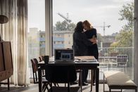 Das Netz - Prometheus – Lea (Birgit Minichmayr) kann sich auf Christina (Eva Mattes, li.) verlassen.