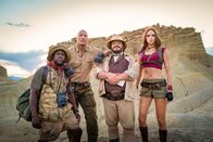 Jumanji 2 - The Next Level – Schon wieder als Spielfiguren in Jumanji-Land unterwegs, von links: Mouse (Kevin Hart), Bravestone (Dwayne Johnson), Oberon (Jack Black) und Ruby (Karen Gillan).