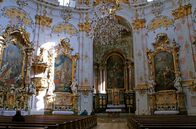 Dem Himmel so nah – Blick in den Innenraum der Basilika des Klosters Ettal.