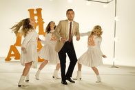 Once Upon a Time in... Hollywood – Um nicht ganz den Anschluss zu verlieren, muss sich Rick Dalton (Leonardo DiCaprio) auch schon mal in einem Musical beweisen.