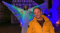 Tobis Städtetrip – Tobi mit einem Erbacher Lichterengel.