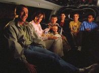 Malcolm mittendrin – Von links: Hal (Bryan Cranston), Lois (Jane Kaczmarek), Dewey (Erik Per Sullivan), Reese (Justin Berfield), Malcolm (Frankie Muniz) und Stevie Kenarban (Craig Lamar Traylor)