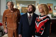 The Goldbergs – v.l.n.r.) Albert "Pops" Solomon (George Segal); Marvin Goldberg (Dan Fogler); Beverly Goldberg (Wendi McLendon-Covey)