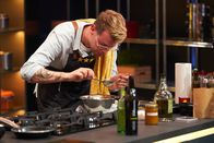 The Taste – Titel: The Taste; Staffel: 10; Folge: 8; Ausstrahlungszeitraum bis: 2022-11-08; Person: Robin; Copyright: SAT.1/Jens Hartmann; Fotograf: Jens Hartmann; Bildredakteur: Laura Stephan; Dateiname: 2527026.jpg; Rechtehinweis: Dieses Bild darf bis eine Woche nach Ausstrahlung honorarfrei fuer redaktionelle Zwecke und nur im Rahmen der Programmankuendigung verwendet werden. Spaetere Veroeffentlichungen sind nur nach Ruecksprache und ausdruecklicher Genehmigung der Seven.One Entertainment Group GmbH moeglich. Nicht fuer EPG! Verwendung nur mit vollstaendigem Copyrightvermerk. Das Foto darf nicht veraendert, bearbeitet und nur im Ganzen verwendet werden. Es darf nicht archiviert werden. Es darf nicht an Dritte weitergeleitet werden. Aneinanderreihung/Zusammenlegung/Kopplung von Bildern zum Zweck der Erstellung von Slide-Shows o.ä. nicht gestattet; Verbindung/Einfügen/Anfügen von Werbung nicht gestattet. Bei Fragen: foto@seven.one Voraussetzung fuer die Verwendung dieser Programmdaten ist die Zustimmung zu den Allgemeinen Geschaeftsbedingungen der Presselounges der Sender der Seven.One Entertainment Group GmbH.