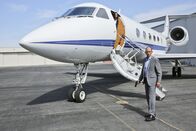 Navy CIS: L.A. – Granger (Miguel Ferrer, r.) eskortiert Jennifer Kim (Malese Jow, l.) zurück nach Los Angeles, wobei sich herausstellt, dass Killer hinter ihr her sind. Jetzt heißt es für das Team, ihr Leben zu retten ...