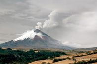 Leben mit Vulkanen – Der Gipfelgletscher des Cotopaxi in den ecuadorianischen Anden wird ständig überwacht: Bei einem Ausbruch schmilzt das Eis und es bilden sich Schlammlawinen, sogenannte Lahars, die verheerende Schäden anrichten können.