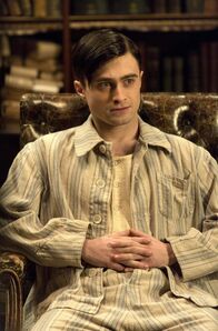 A Young Doctor's Notebook – Der junge Doktor (Daniel Radcliffe) ist nervös, vor seinem ersten Arbeitstag.
