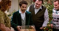 Das Fest der Liebe – Alexanders (Oliver Wnuk, 2. v. li.) Geschenk bringt den Betrug ans Licht: Dorothee (Andrea Sawatzki, li.), Mario (Charly Hübner, 2. v. re.) und Thorsten (Devid Striesow, re.) sind entsetzt.