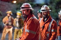 Der Sturm - Life on the Line – Als „Linemen“ geht Beau (John Travolta) einem der gefährlichsten Berufe der Welt nach. Das wird ihm mit dem tragischen Tod seines jüngeren Bruders und dessen Frau einmal mehr vor Augen geführt.