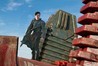 Star Trek Into Darkness – Ein fürchterlicher Terroranschlag erschüttert London. Dahinter steckt John Harrison (Benedict Cumberbatch), ein ehemaliges Mitglied der Sternenflotte, der für die Menschheit ein grauenvolles Los ins Auge gefasst hat ...