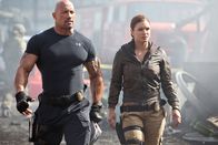 Fast & Furious 6 – Hobbs (Dwayne Johnson, l.) und Riley (Gina Carano, r.) arbeiten zusammen an der Verhaftung eines Ex-Soldaten - oder?; Hobbs (Dwayne Johnson, l.) und Riley (Gina Carano, r.) arbeiten zusammen an der Verhaftung eines Ex-Soldaten - oder?