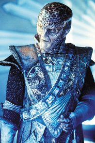 Babylon 5 – G'Kar (Andreas Katsulas) ist Botschafter der Narn auf Babylon 5. Er ist zu Beginn der Serie Mitglied des Kha'ri (oberster Rat der Narn) und tritt meist aggressiv und rachsüchtig gegenüber dem Volk der Centauri auf.