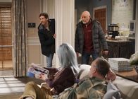 B Positive – Drew Dunbar (Thomas Middleditch, l.); Harry (Hector Elizondo, r.)